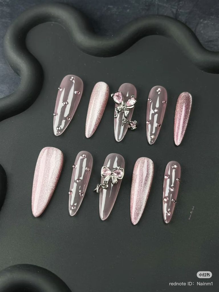 Mẫu nailbox tráng gương đính charm