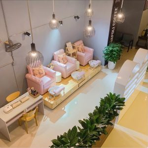 Không gian dịch vụ, nội thất tại các tiệm làm nail.